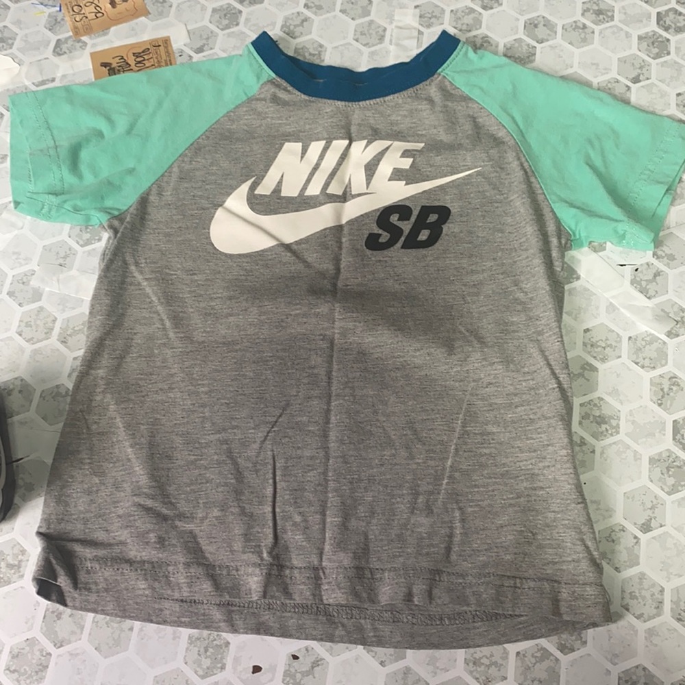 Nike Small Gray Green Short Sleeve Graphic T Shirt